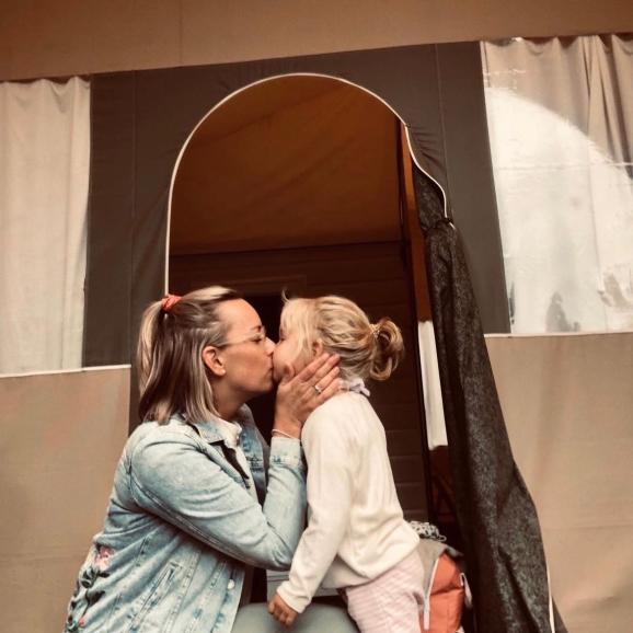 🤎
Aujourd’hui, célébrons l’AMOUR ! 
Let’s celebrate LOVE today! 
📷 @kathymitypsilon 🙏 
#campingvaldebonnal #valdebonnal #valentineday #franchecomte #glamping