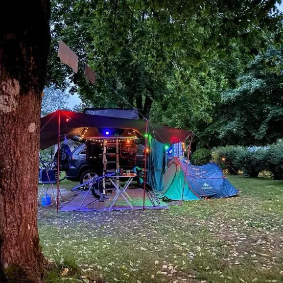 💡⛺️🌗
Nuit en plein air @campingvaldebonnal 
Open-air night @campingvaldebonnal 
#valdebonnal #campingvaldebonnal #outdoorlife #naturecamping #countryside #franchecomte