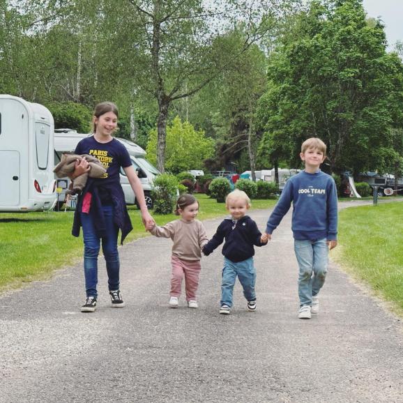 👧👧👦👦 
Happy kids @campingvaldebonnal 
#valdebonnal #campingvaldebonnal #kidsfriendly #familycamping #campingfrance #franchecomte